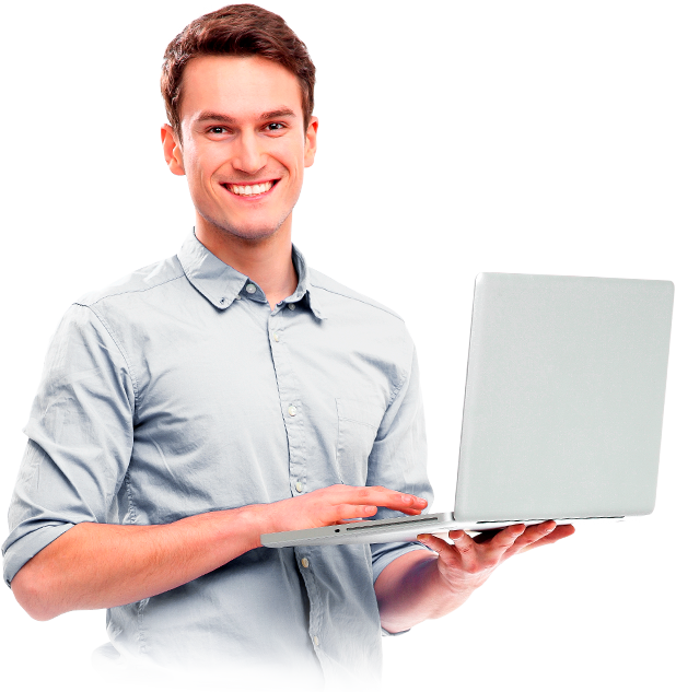 homem com notebook sorrindo